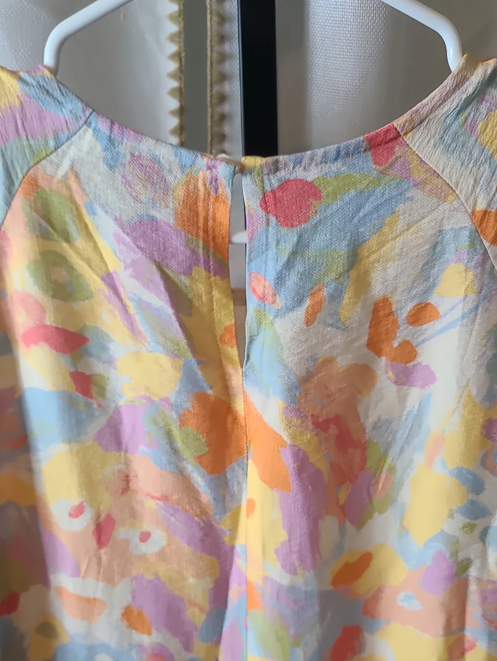 Metsola Tahiti Frill Dress featuring a Floral Design Size Large. Like New - Picture 5 of 8
